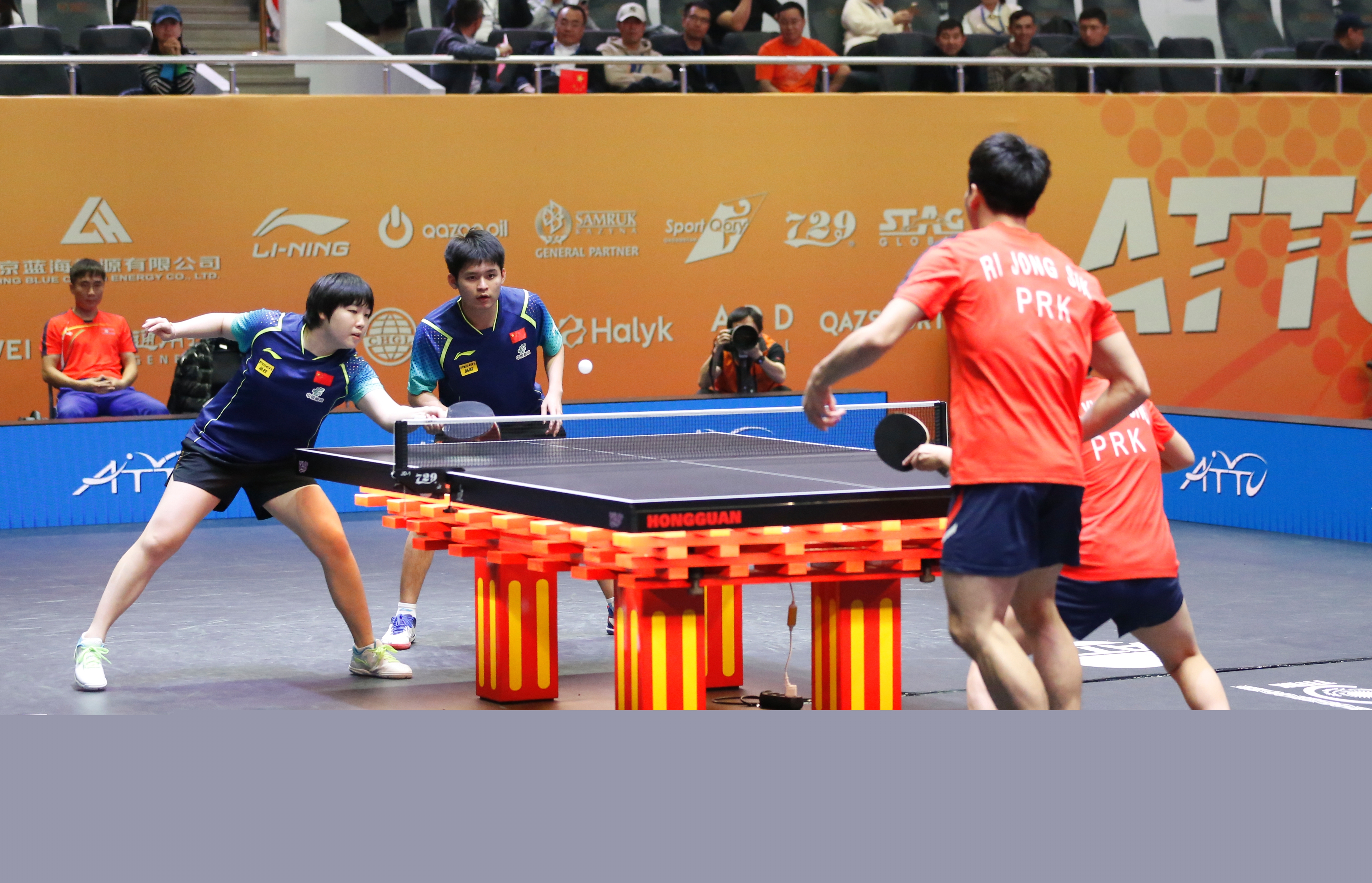 他强调每位 他强调每位