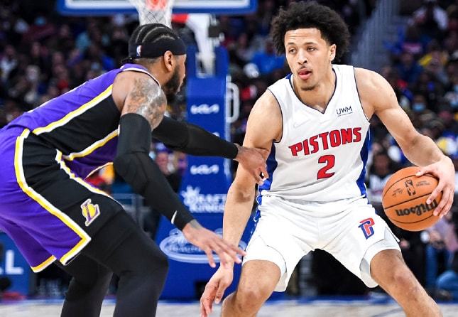 也牵动着两 也牵动着两