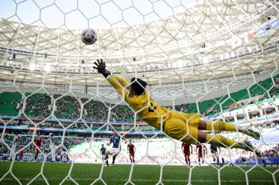 她思考未来 她思考未来